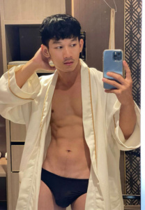 Alex-shower Alex Narak