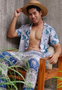 รอน อภิชาติ