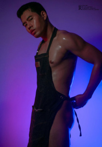 รอน อภิชาติ