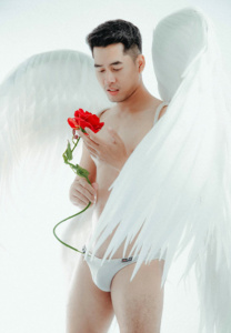 รอน อภิชาติ