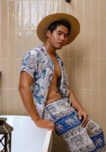 รอน อภิชาติ